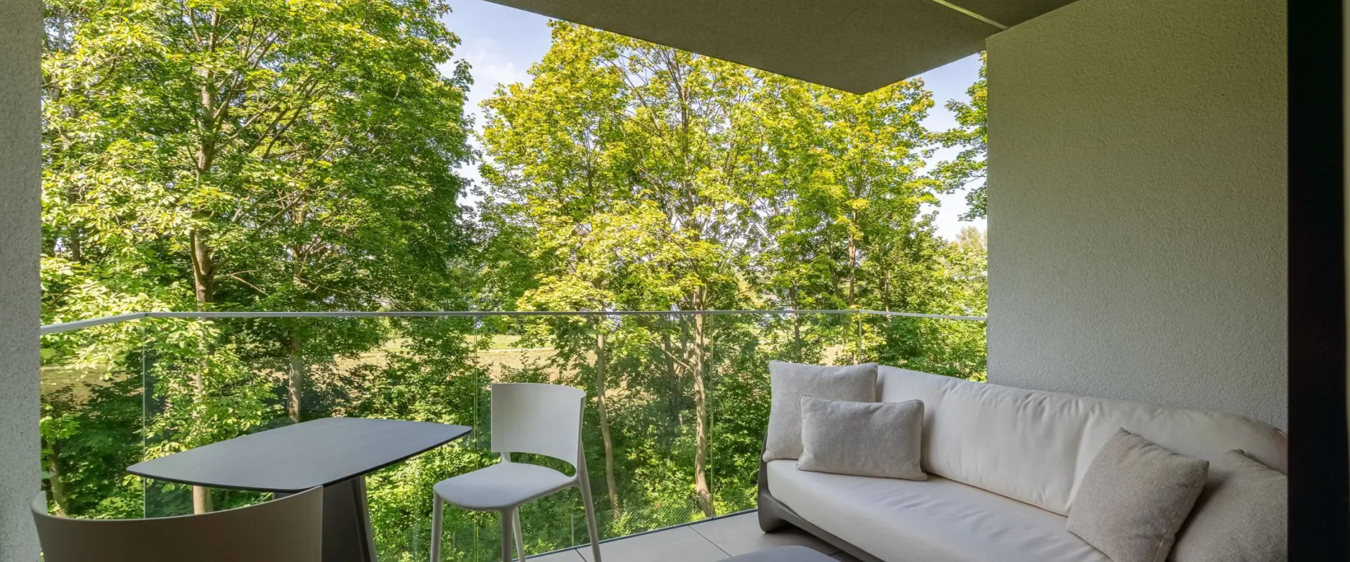 PREDAJ | DIZAJNOVÝ 2-IZBOVÝ APARTMÁN PÍNIA | VÝHĽAD NA SĹŇAVU