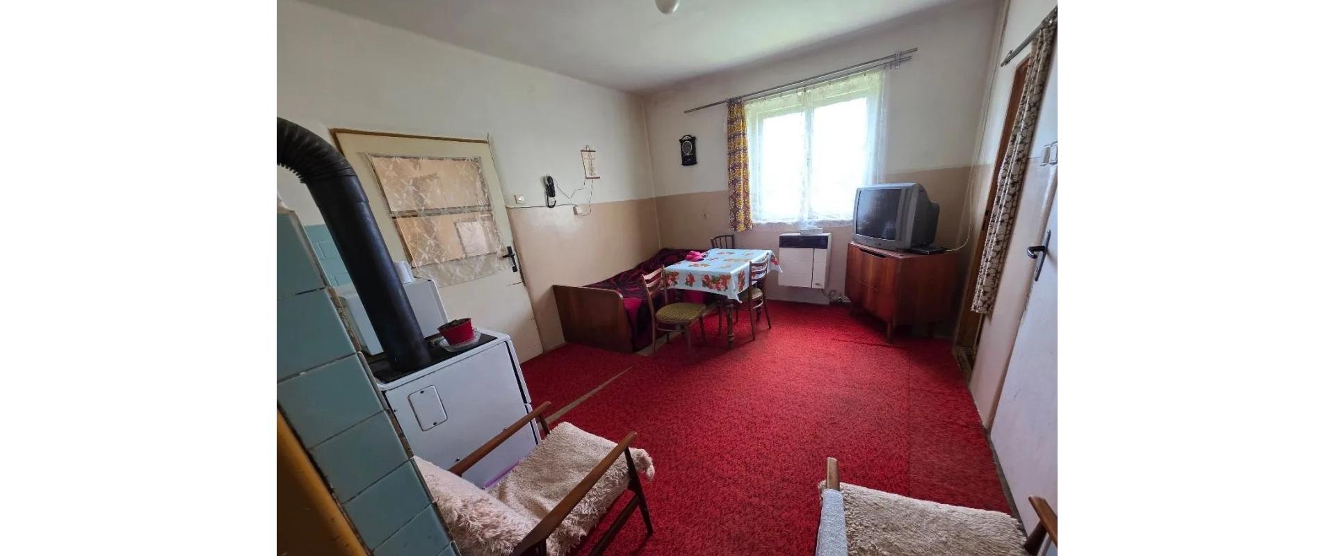 Starší rodinný dom s veľkým pozemkom 25 min od Bratislavy