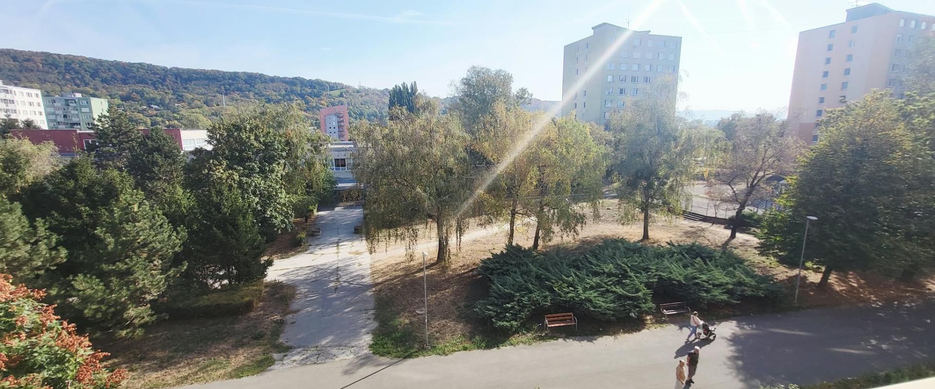 3-IZBOVÝ PRAŽSKÝ BYT S VEĽKOU LODŽIOU/ NAD JAZEROM/  KOŠICE