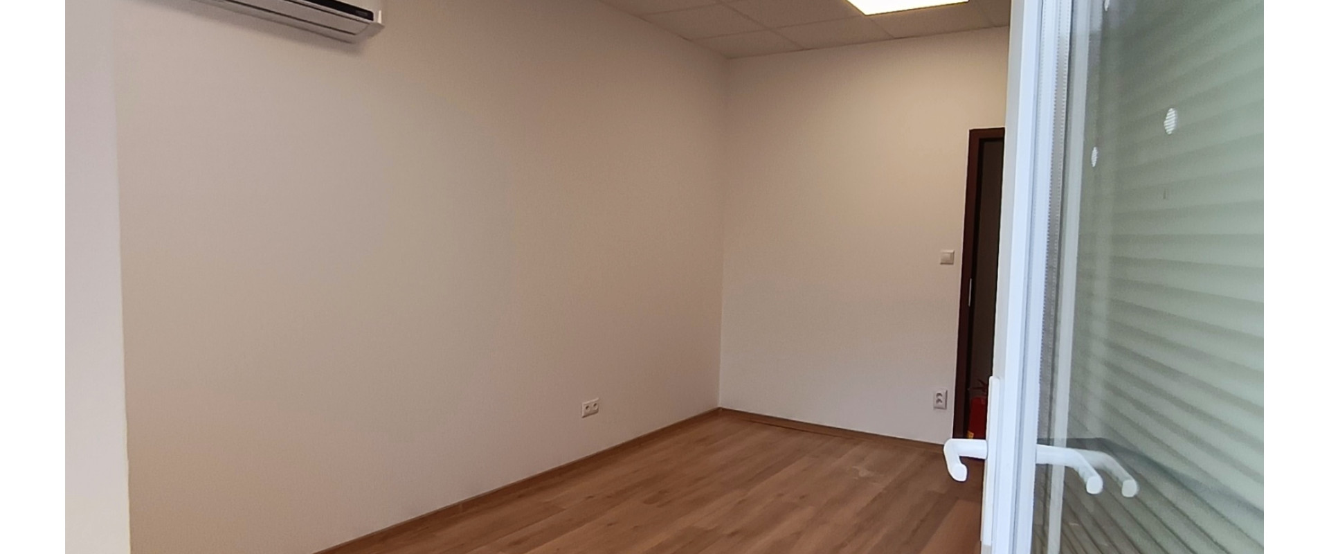 Prenájom priestoru ( bonus sprcha ) v centre mesta Levice