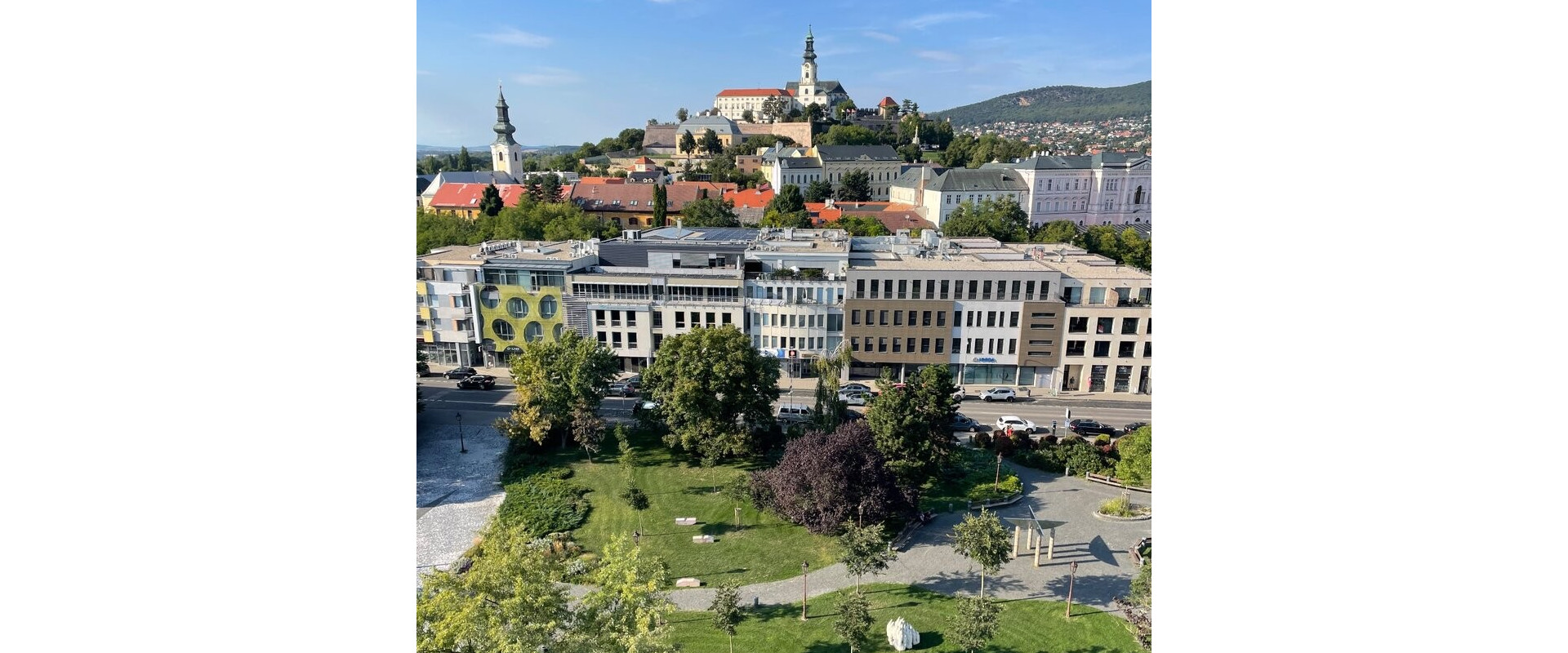 Bývanie v srdci Nitry - priestranný 2-izbový byt s terasou a garážovým státím