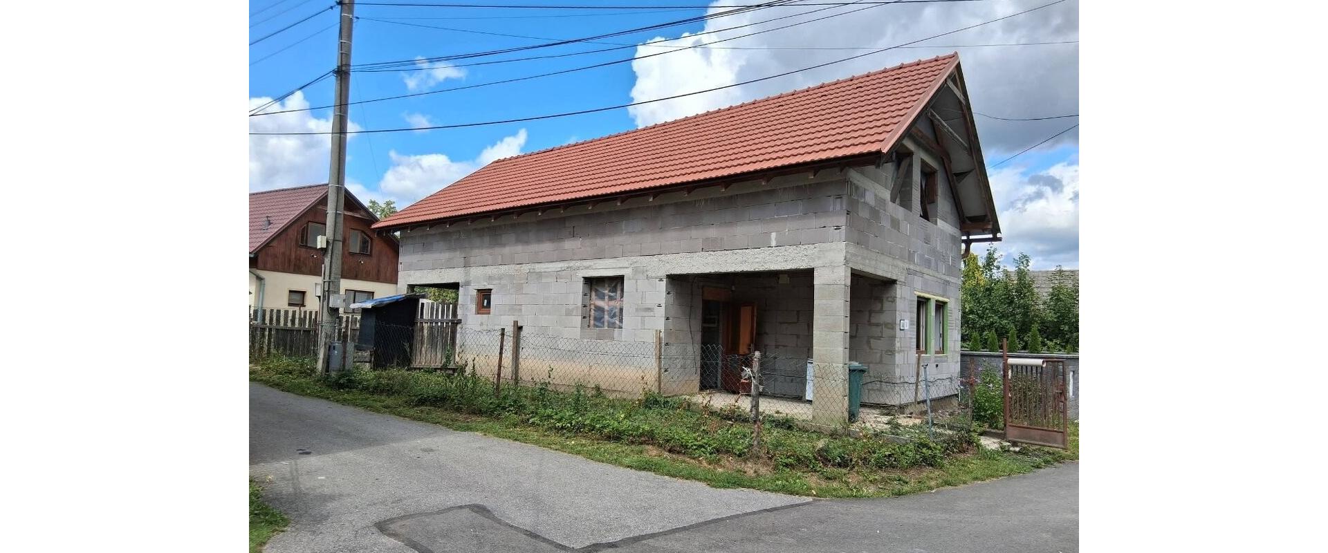 RODINNÝ DOM V KAMENNEJ PORUBE na predaj – HRUBÁ STAVBA-91m².