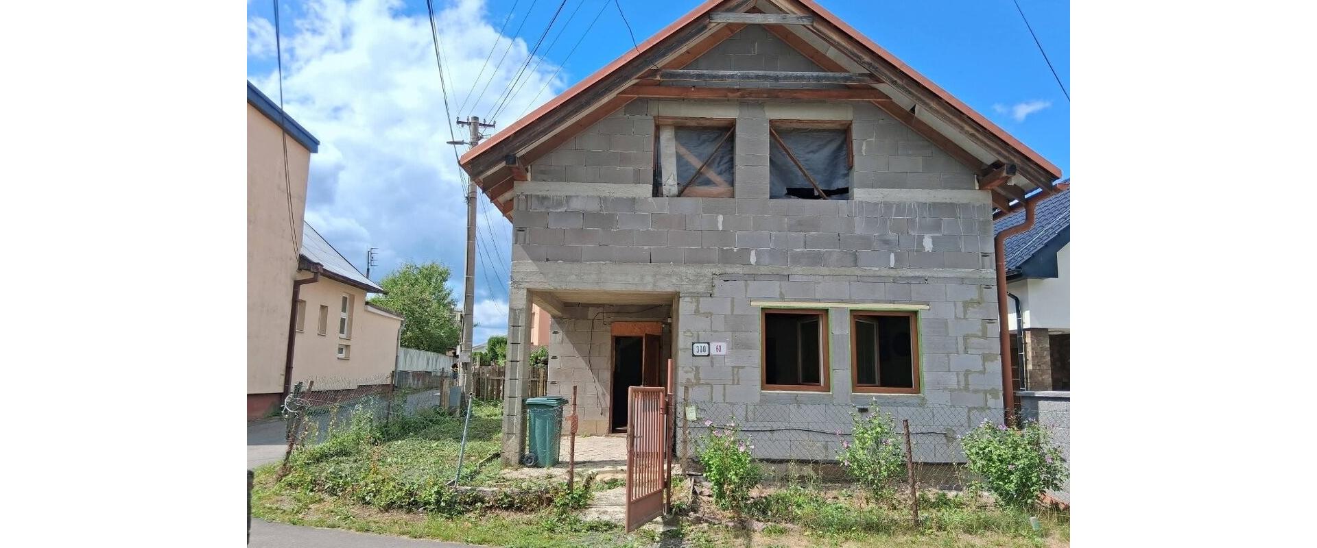 RODINNÝ DOM V KAMENNEJ PORUBE na predaj – HRUBÁ STAVBA-91m².