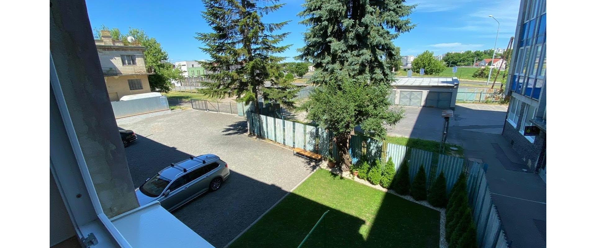 ✨ LUXUSNÉ BÝVANIE V SRDCI MICHALOVIEC – 2-IZBOVÝ BYT S BALKÓNOM, PARKOVANÍM A VEĽKÝM SKLADOM