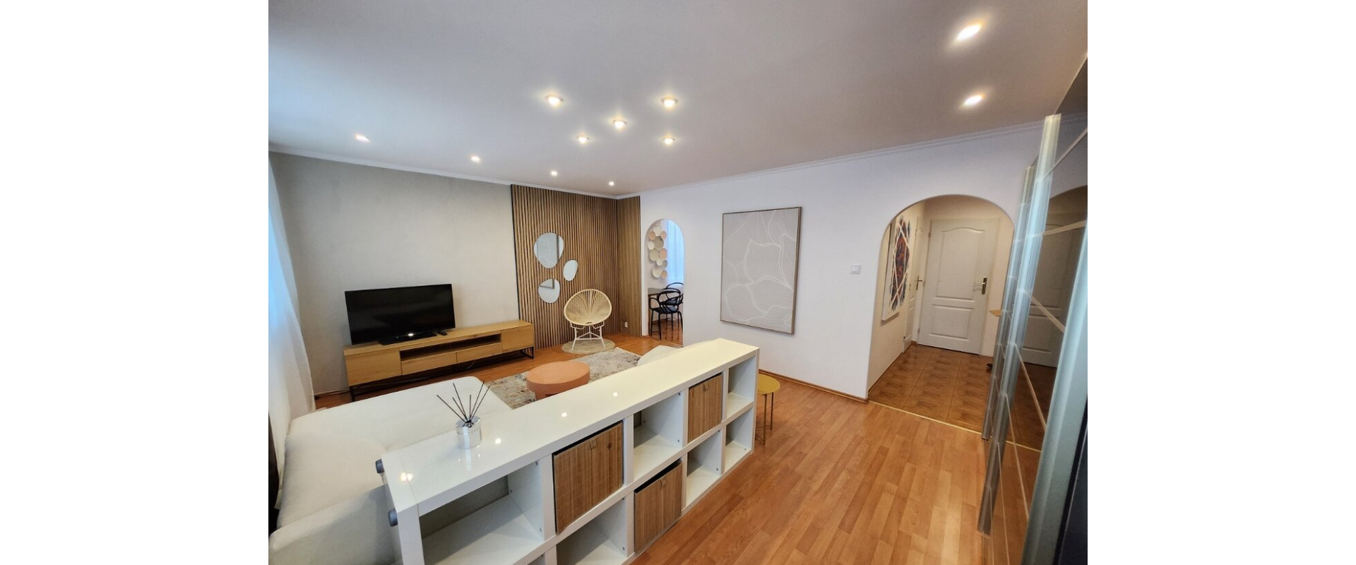 NA PRENÁJOM PRIESTRANNÝ 2-IZBOVÝ BYT – POĽOVNÍCKA UL.,KOŠICE