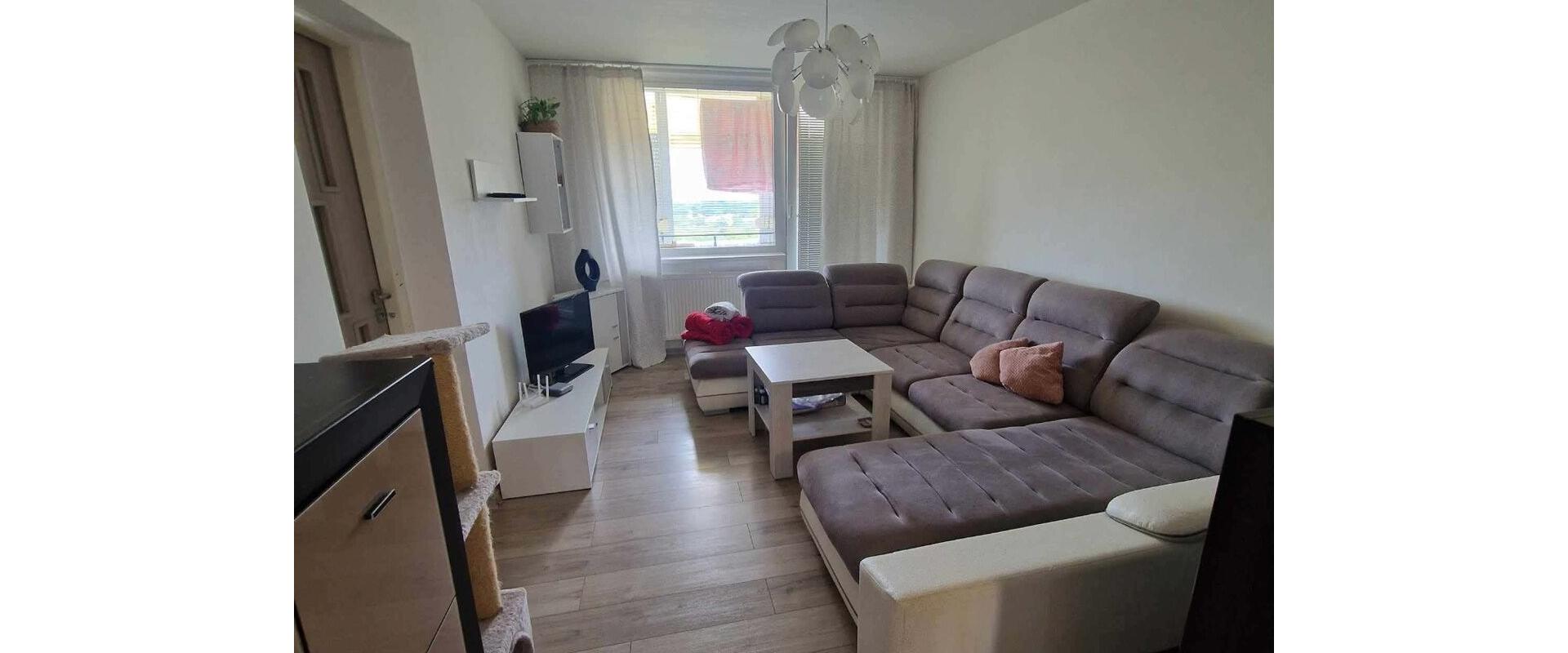 NA PREDAJ : 3-izbový byt s garážou a záhradkou – Pozdišovce