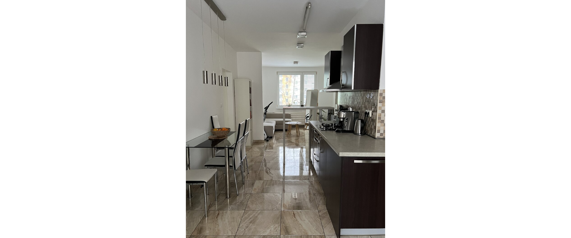 3-IZBOVÝ BYT PO REKONŠTRUKCII | 73,21 m² + LOGGIA | NOVÉ ZÁMKY – JUH