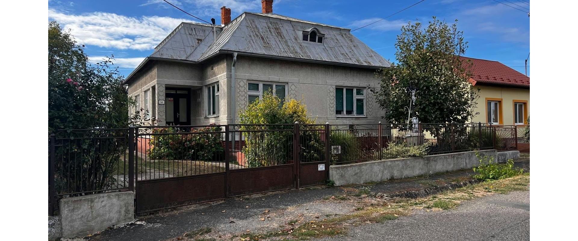 Dve sliepočky, veľký pozemok a 4-izbový dom / Jastrabie pri Michalovciach