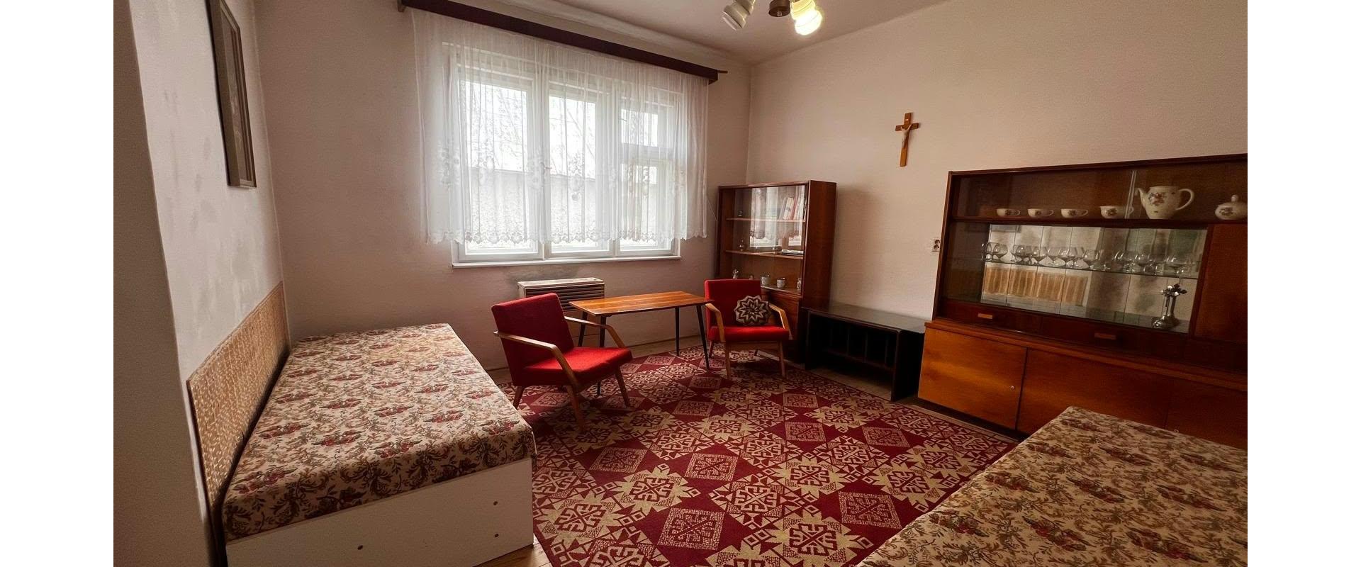 Dve sliepočky, veľký pozemok a 4-izbový dom / Jastrabie pri Michalovciach