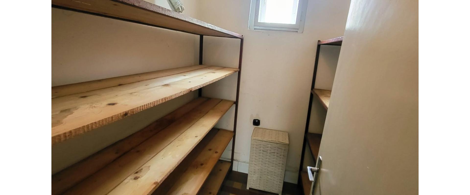 Dve sliepočky, veľký pozemok a 4-izbový dom / Jastrabie pri Michalovciach