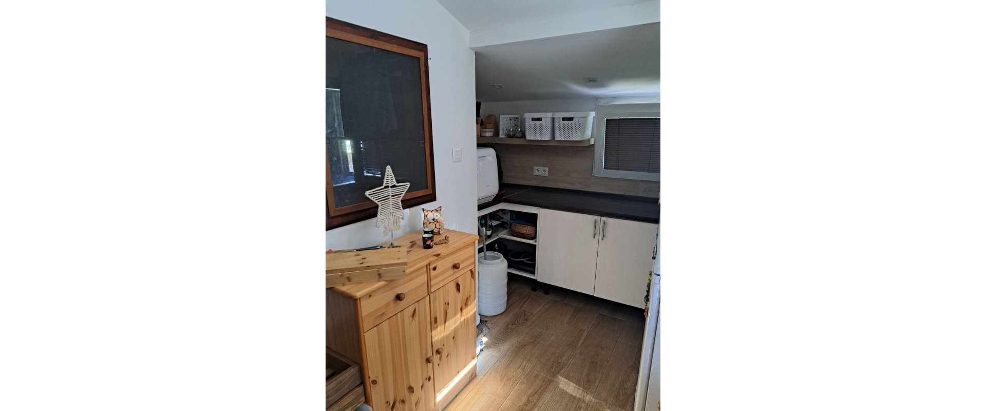 Záhrada s murovanou chatkou, terasou a vírivkou
