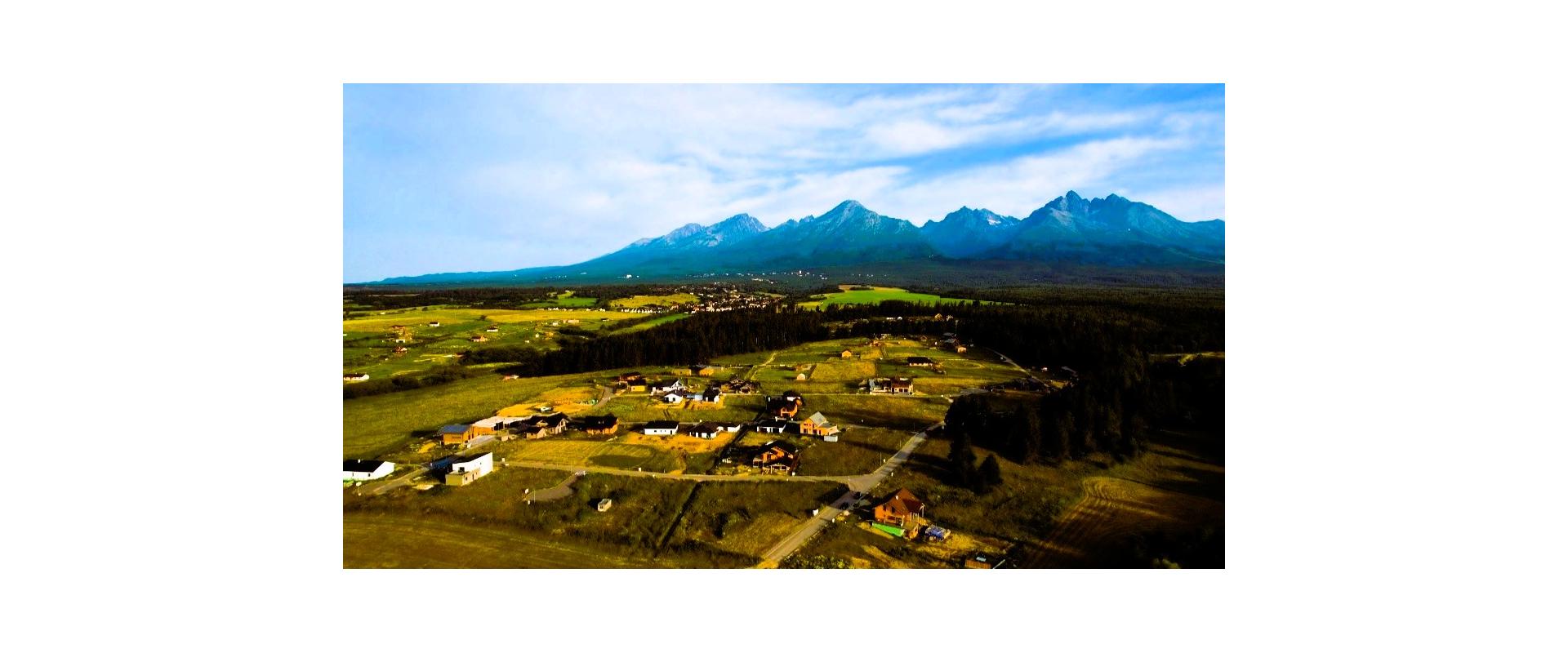 ​​​​​​​STAVEBNÝ POZEMOK 636 m² PRI LESE POD VYSOKÝMI TATRAMI – TATRANSKÉ SMARAGDY, MLYNICA.