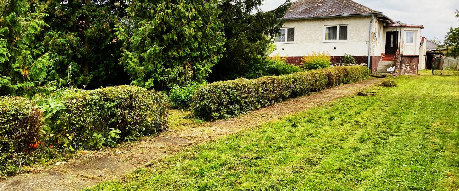 Pozemok s domom na rekonštrukciu v Nižnej Šebastovej, Prešov