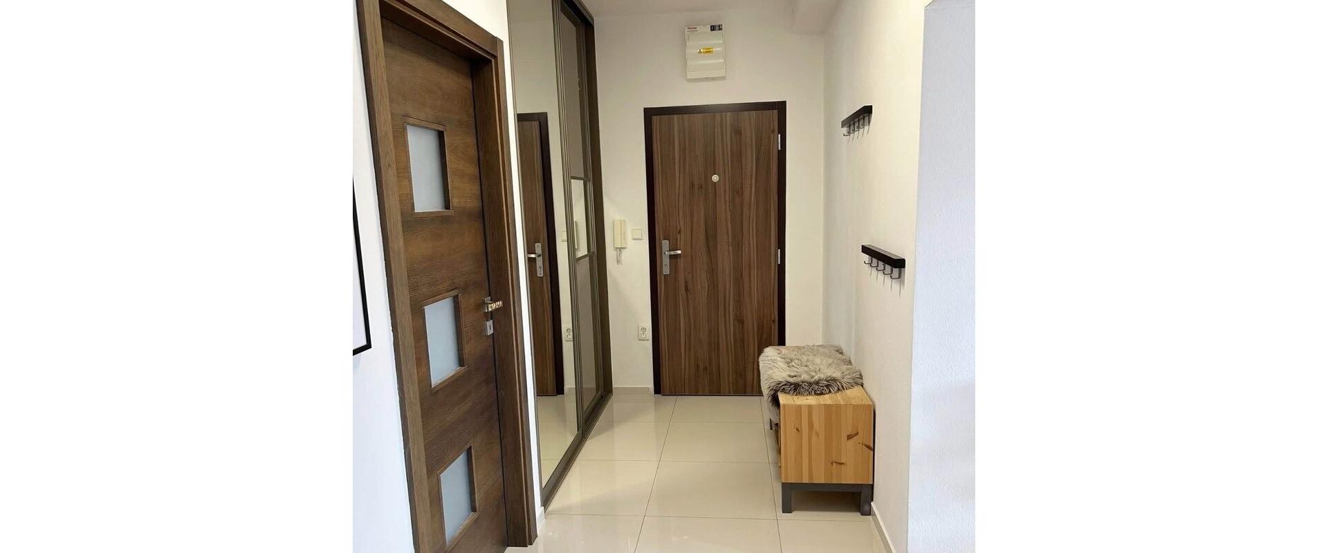 Moderný 3-izbový byt na Zobore + veľká murovaná garáž 23 m² | Jelenecká ulica, Nitra
