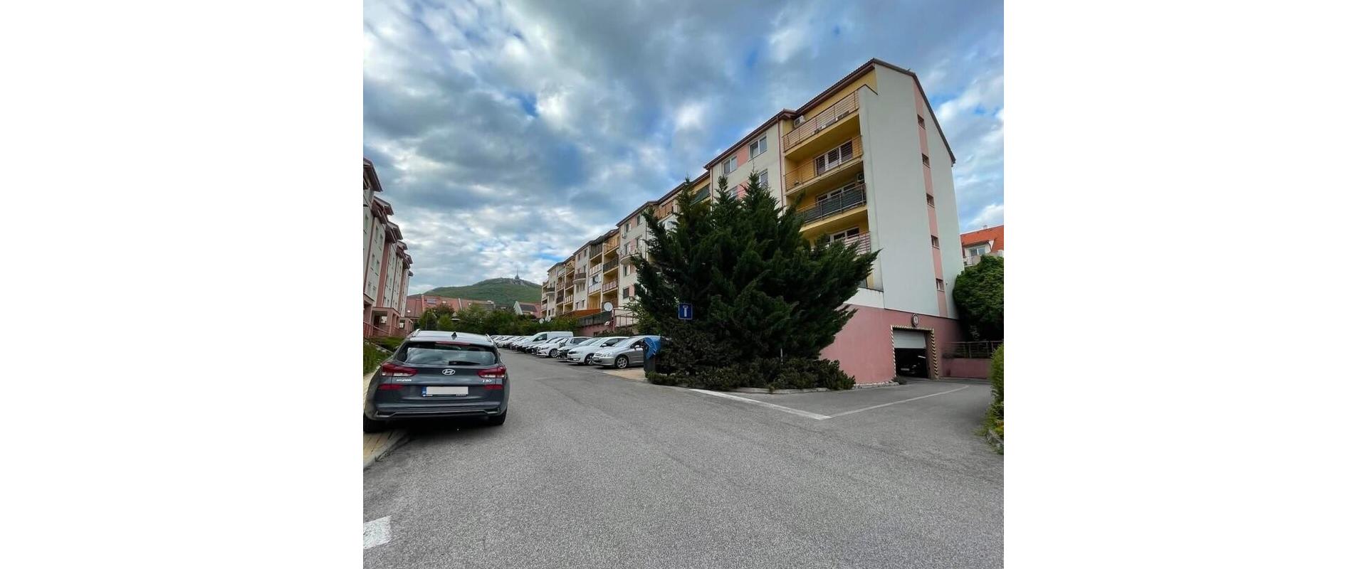 Moderný 3-izbový byt na Zobore + veľká murovaná garáž 23 m² | Jelenecká ulica, Nitra