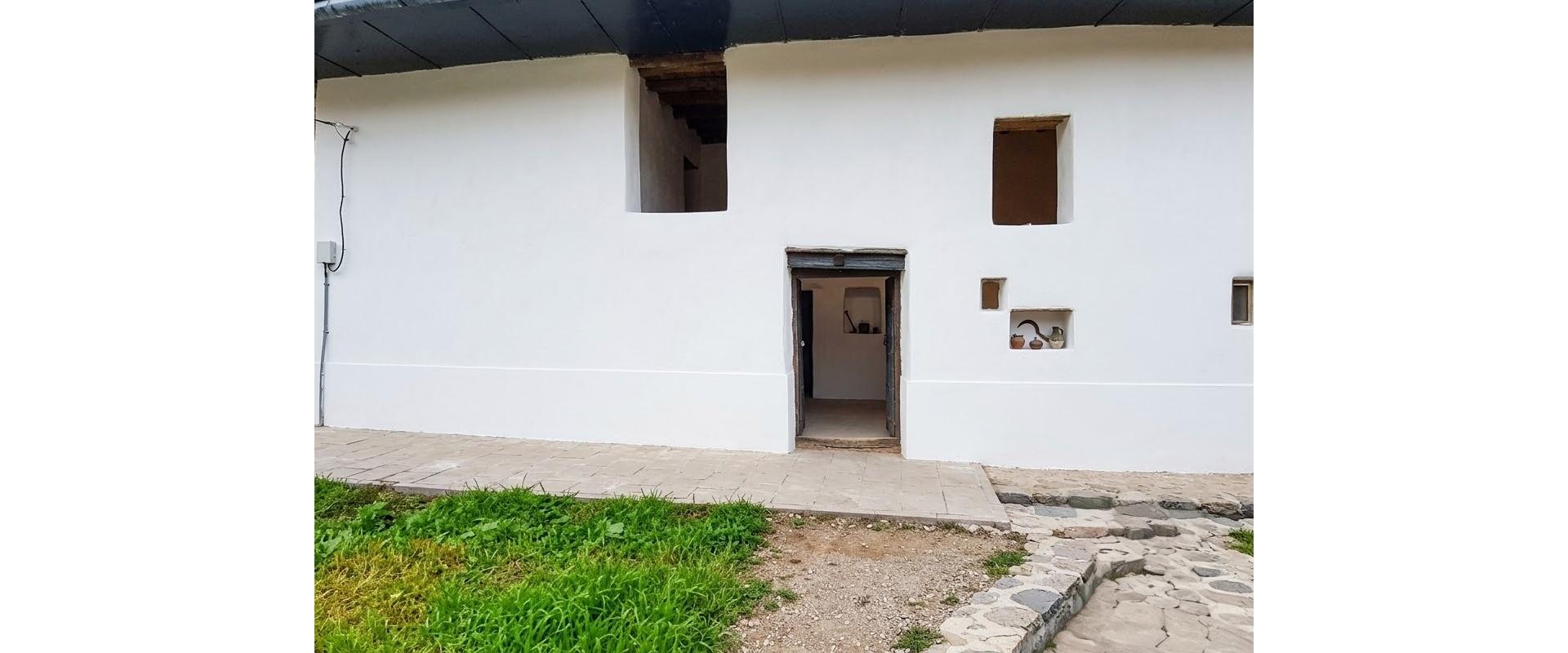 Rodinný dom na predaj s dvorom a 2 vstupmi NADŠTANDARD