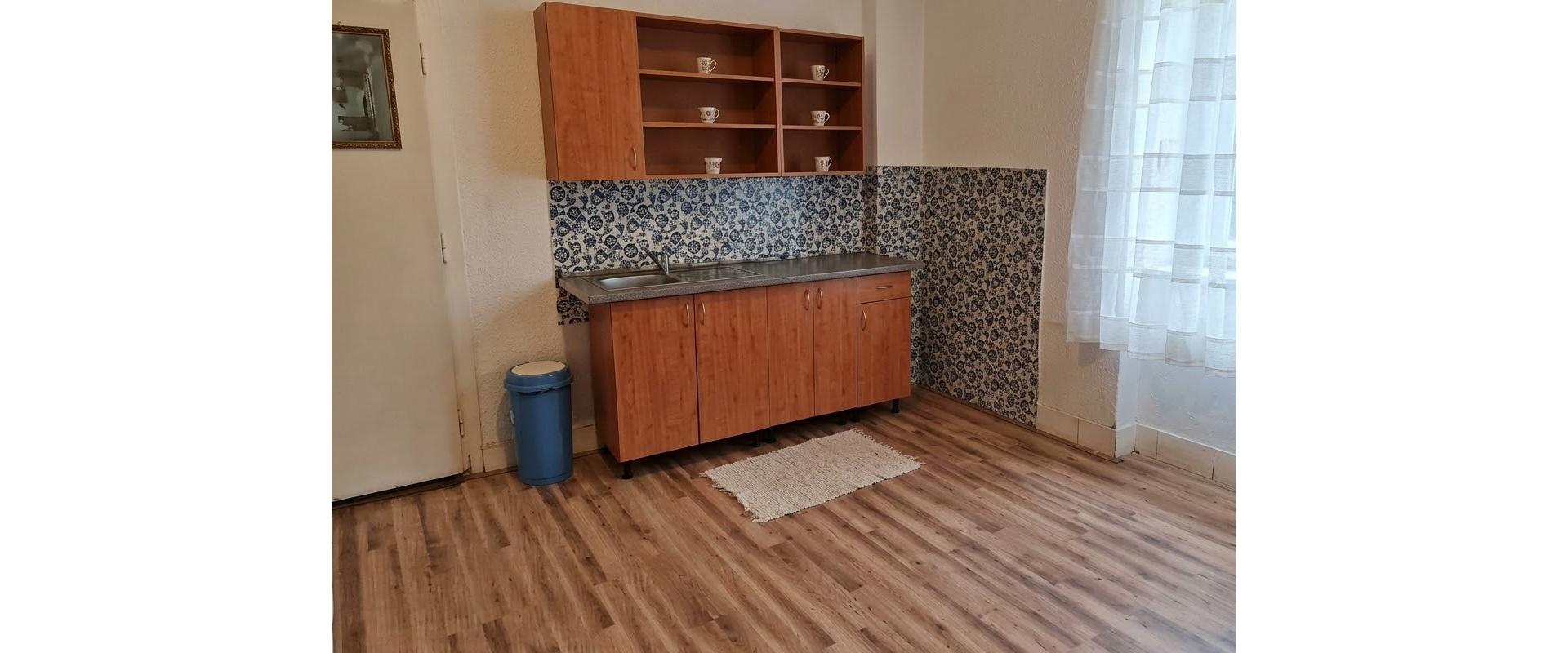 Rodinný dom na predaj s dvorom a 2 vstupmi NADŠTANDARD