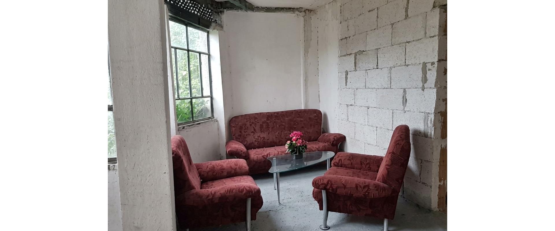 Rodinný dom na predaj s dvorom a 2 vstupmi NADŠTANDARD