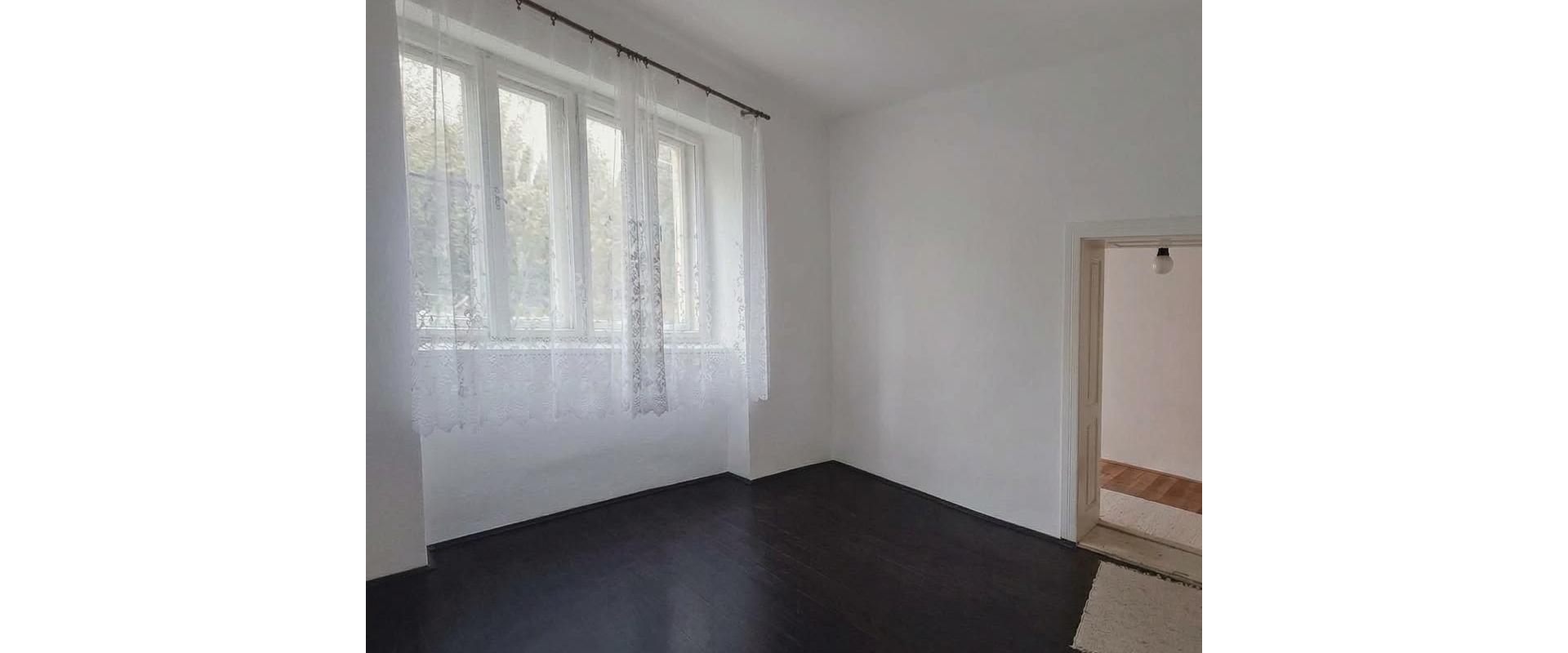 Rodinný dom na predaj s dvorom a 2 vstupmi NADŠTANDARD