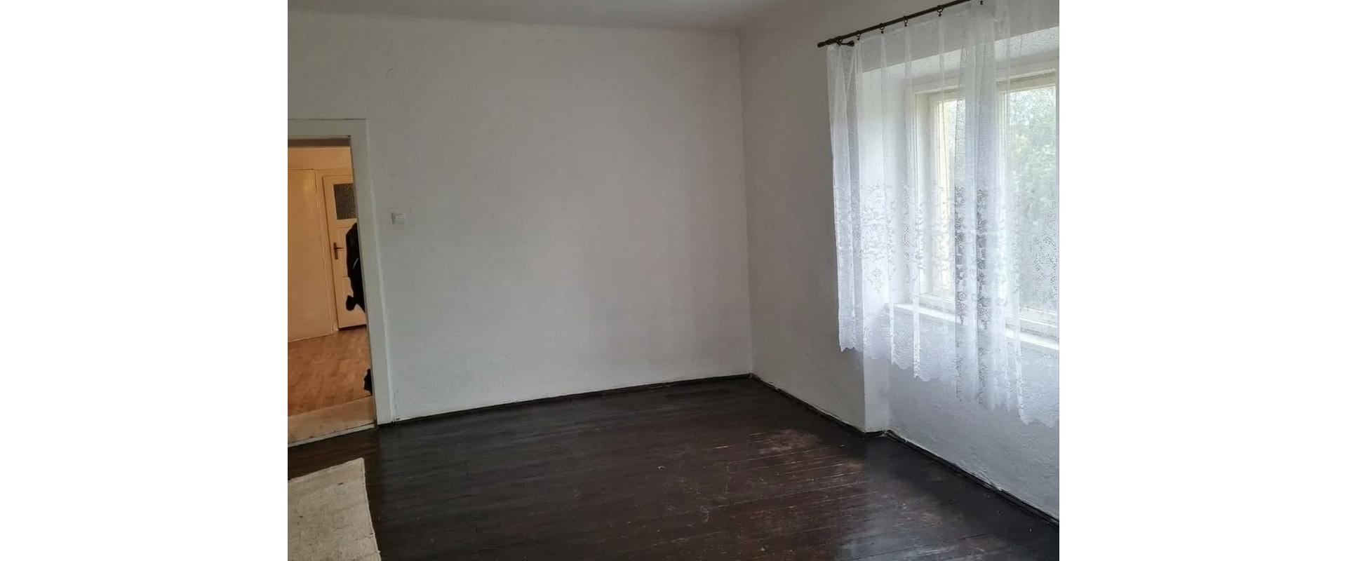 Rodinný dom na predaj s dvorom a 2 vstupmi NADŠTANDARD