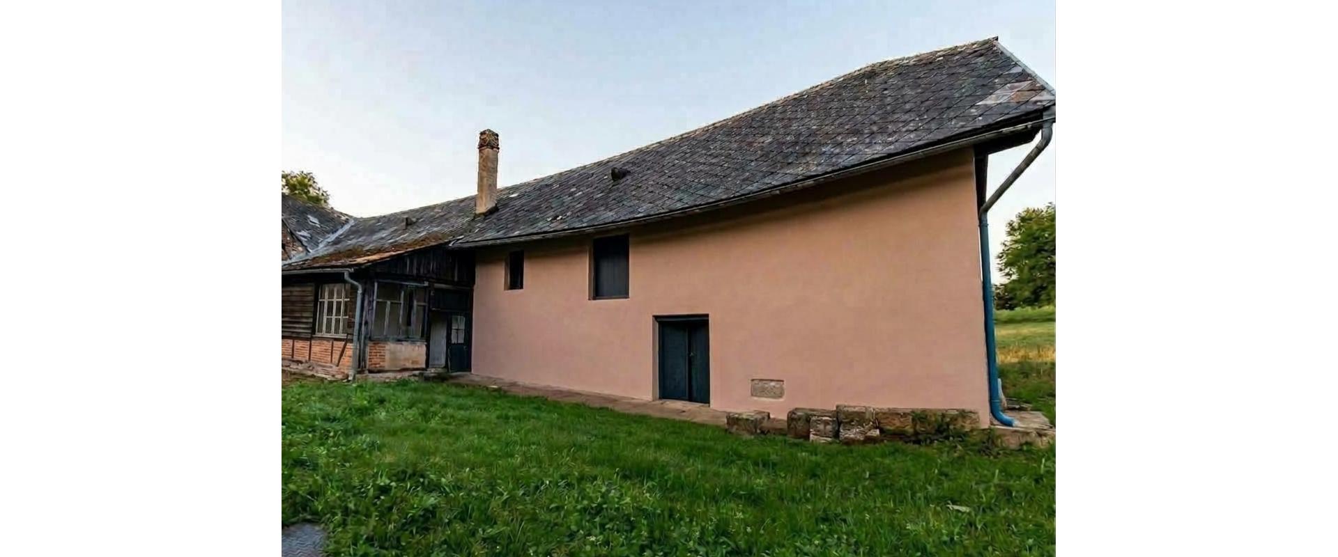 Rodinný dom na predaj s dvorom a 2 vstupmi NADŠTANDARD