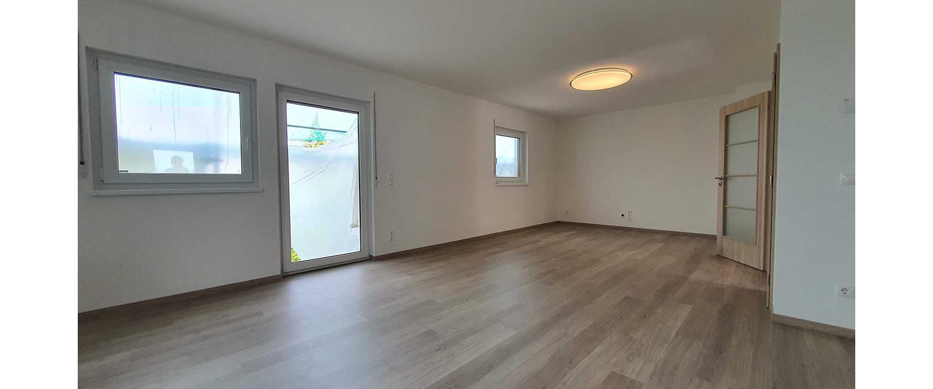 Rodinný dom s veľkým pozemkom len 30 min od Podhájskej