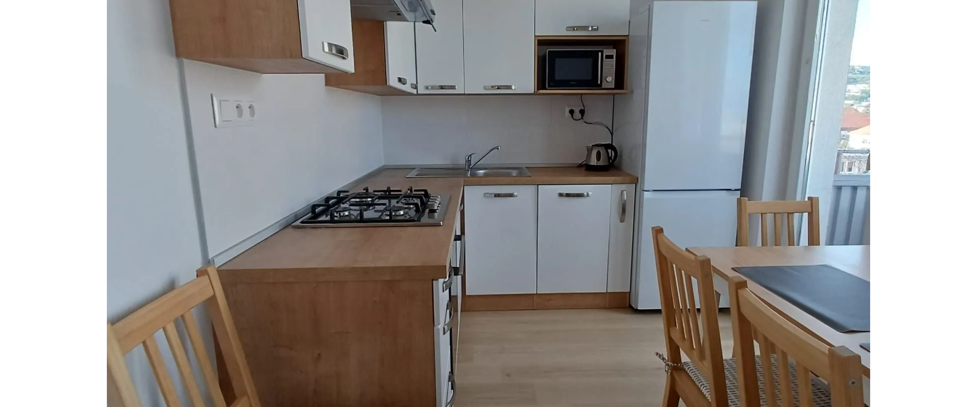 Prenájom slnečného 3-izbového bytu v žiadanej lokalite BA 3