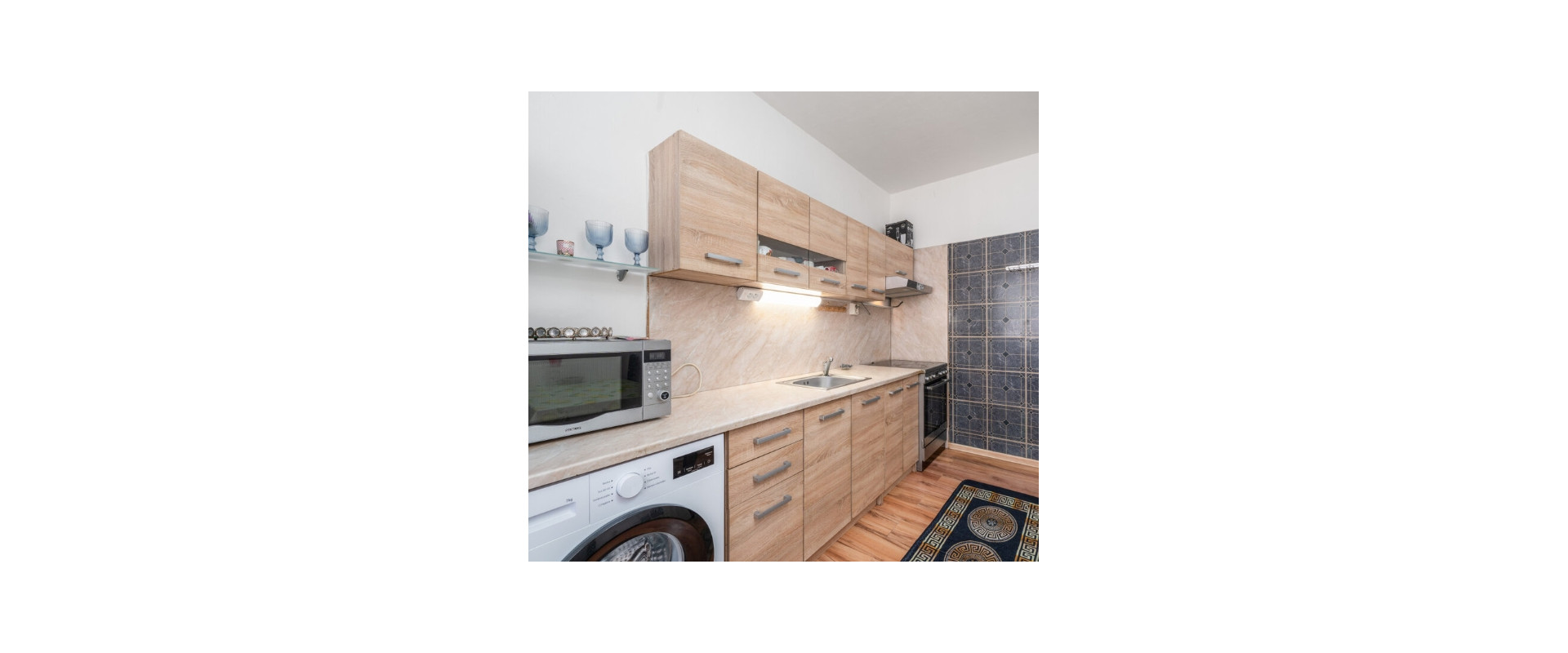 NA PREDAJ: Zrekonštruovaný 3-izbový byt s balkónom