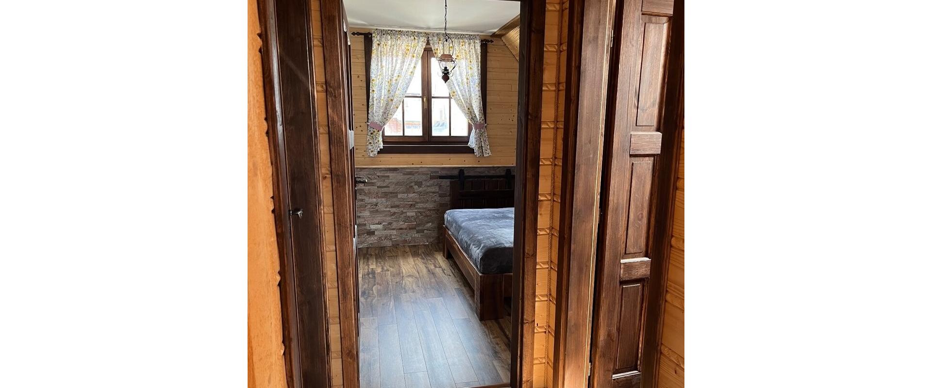 NA PREDAJ 4-IZBOVÝ VÍKENDOVÝ DOM V ČIČMANOCH -MODERNÝ KOMFORT