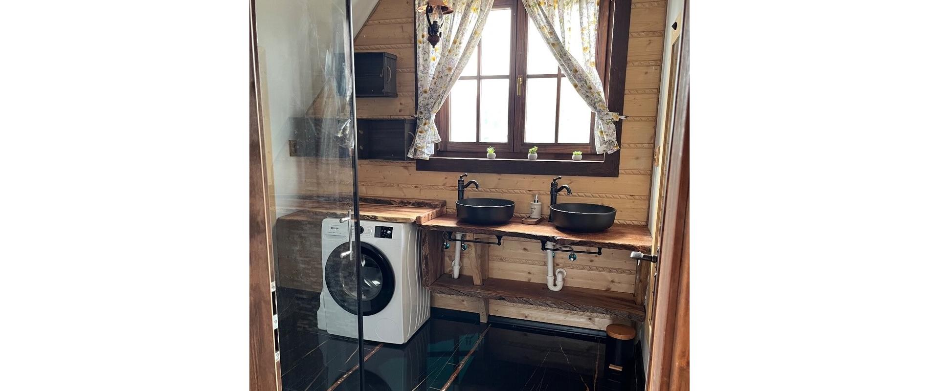 NA PREDAJ 4-IZBOVÝ VÍKENDOVÝ DOM V ČIČMANOCH -MODERNÝ KOMFORT