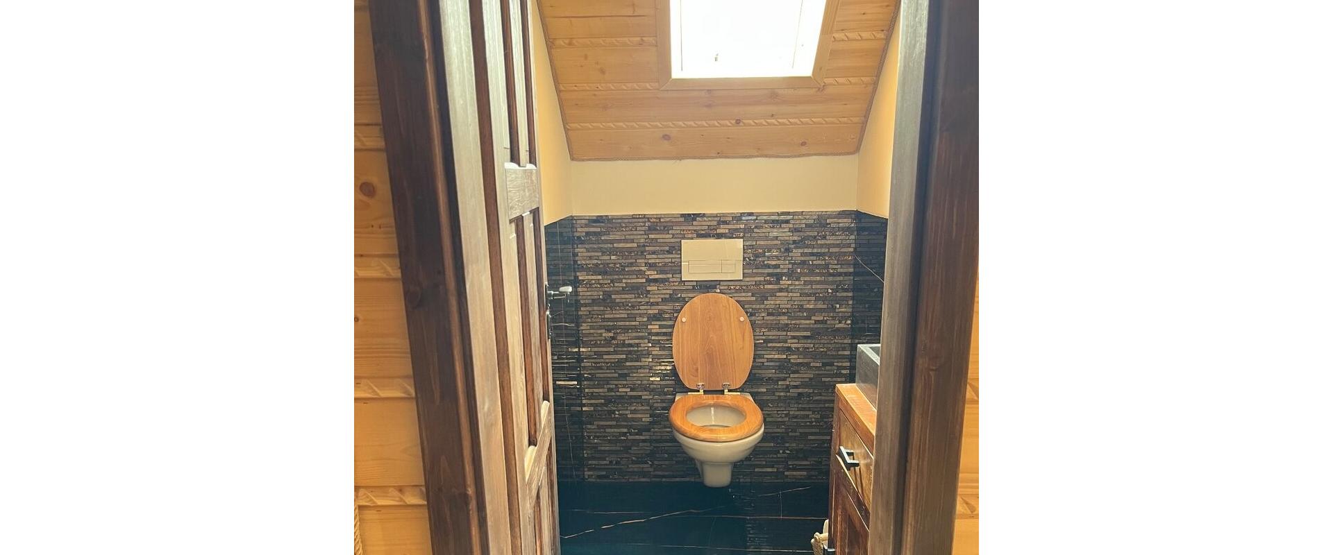 NA PREDAJ 4-IZBOVÝ VÍKENDOVÝ DOM V ČIČMANOCH -MODERNÝ KOMFORT
