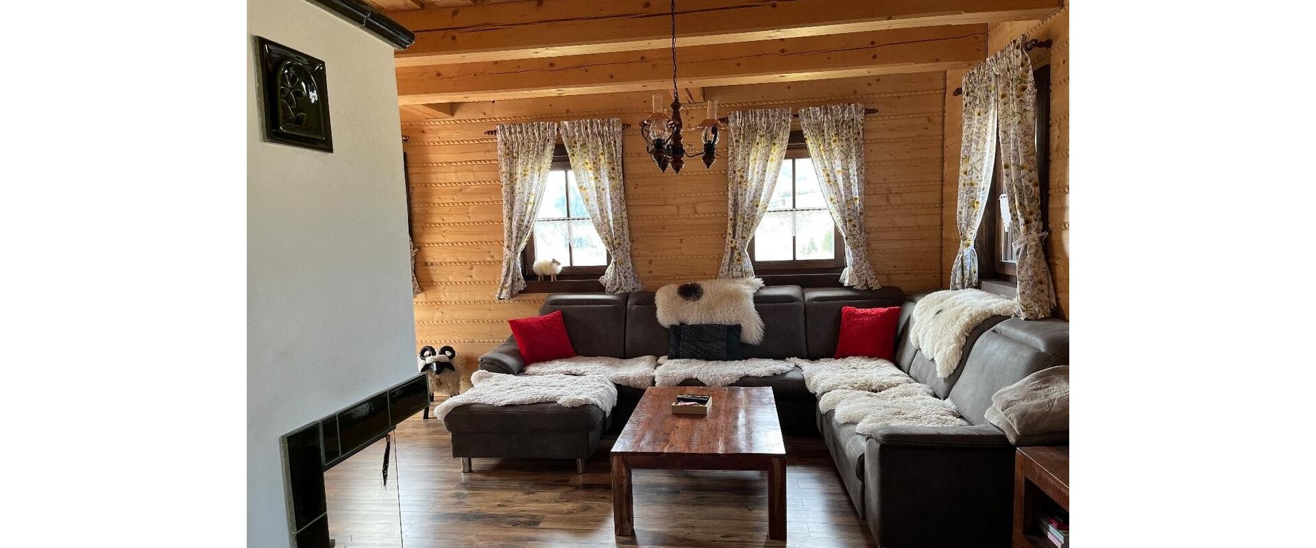 NA PREDAJ 4-IZBOVÝ VÍKENDOVÝ DOM V ČIČMANOCH -MODERNÝ KOMFORT