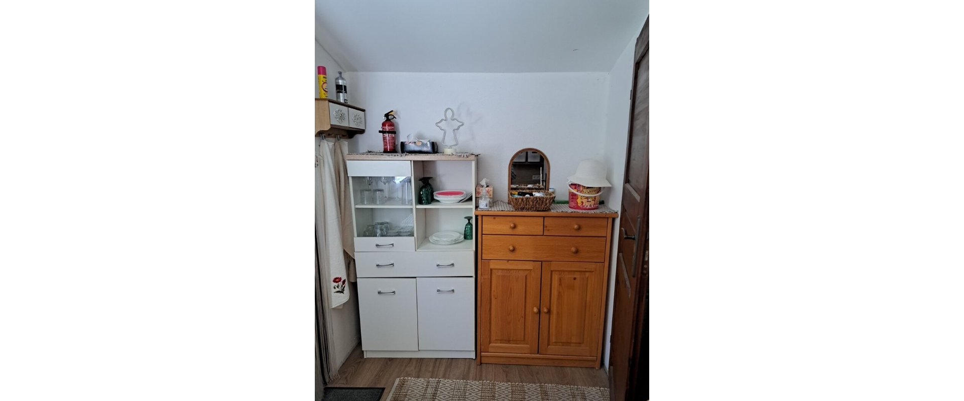 Záhrada s murovanou chatkou, terasou a vírivkou