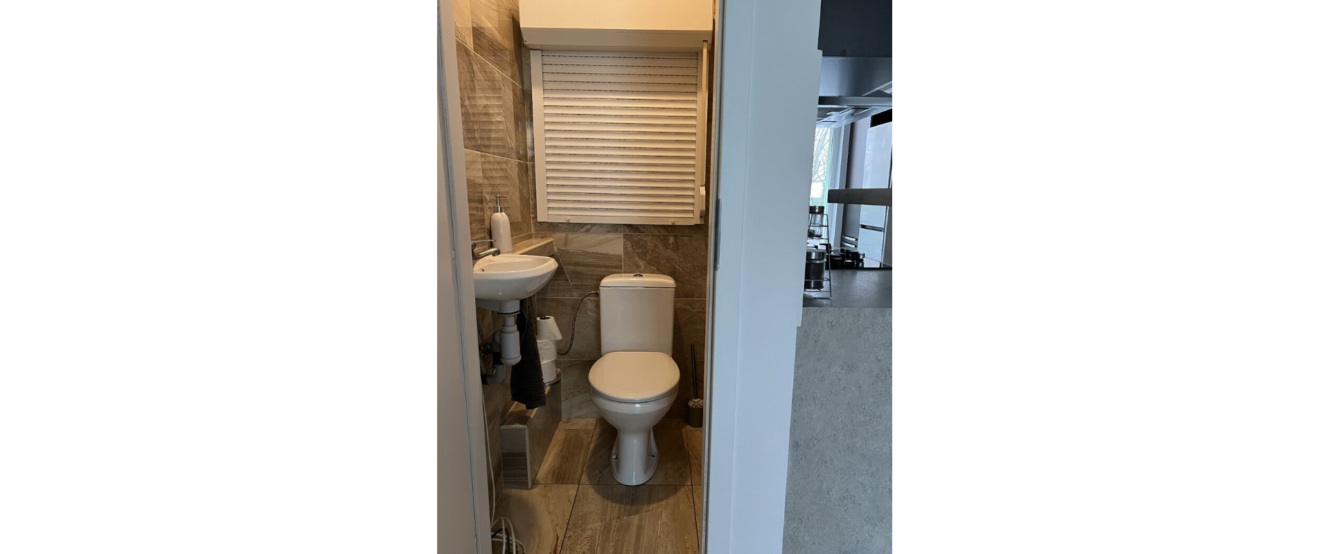 3-IZBOVÝ BYT PO REKONŠTRUKCII | 73,21 m² + LOGGIA | NOVÉ ZÁMKY – JUH