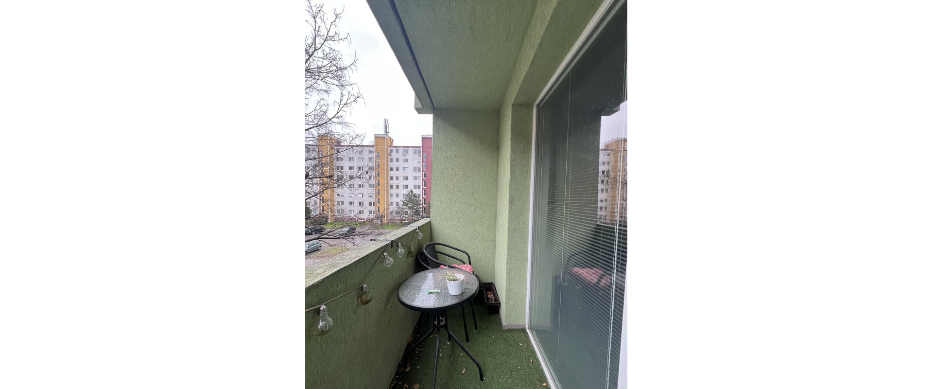 3-IZBOVÝ BYT PO REKONŠTRUKCII | 73,21 m² + LOGGIA | NOVÉ ZÁMKY – JUH