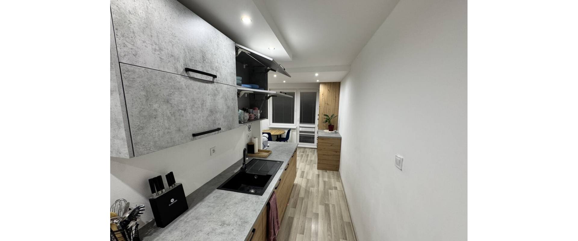 Na predaj 2-izbový byt s 3 balkónmi a šatníkom