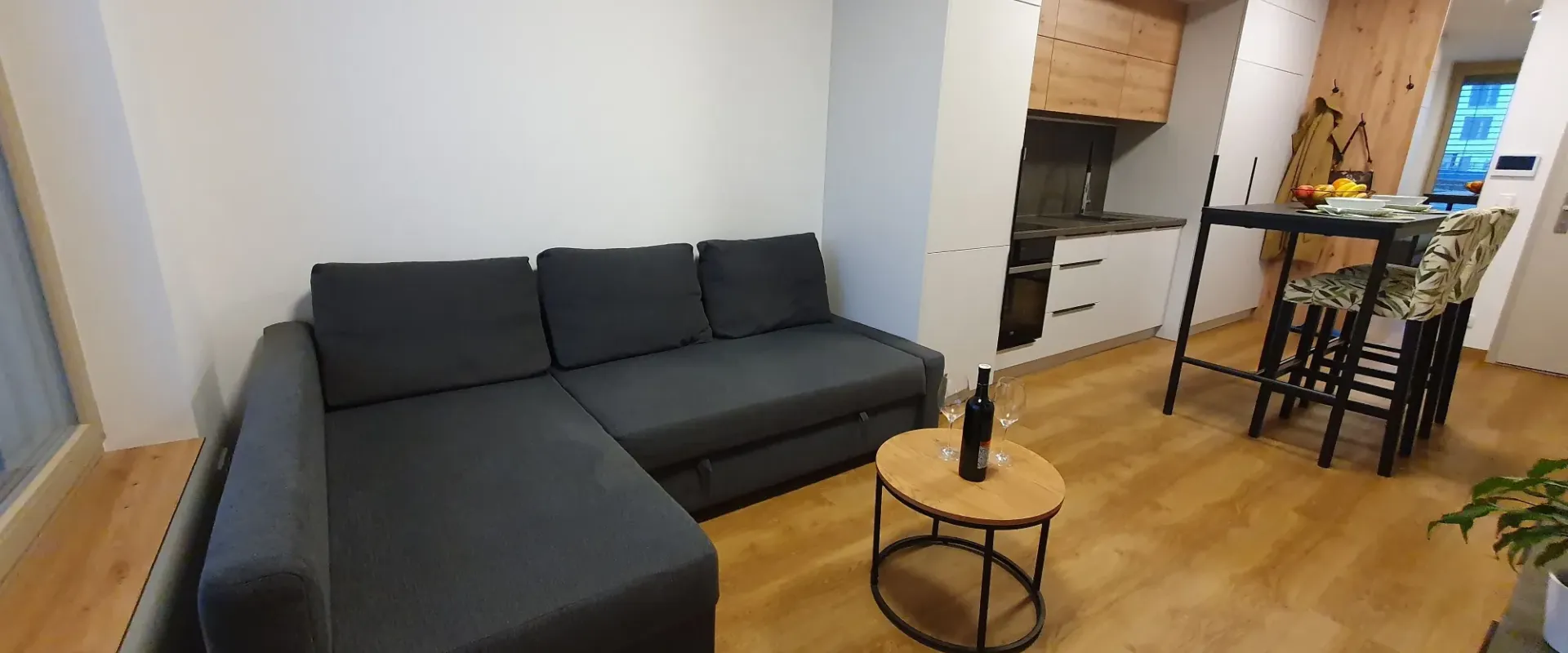 NA PRENÁJOM MODERNÝ 1-IZBOVÝ BYT S PARKOVANÍM – HRUŠKOVÁ