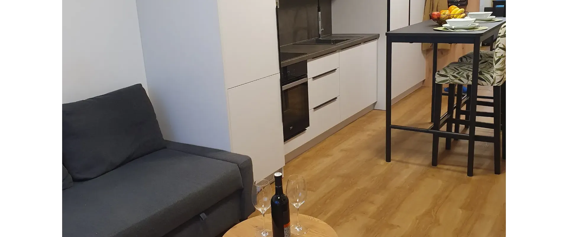 NA PRENÁJOM MODERNÝ 1-IZBOVÝ BYT S PARKOVANÍM – HRUŠKOVÁ