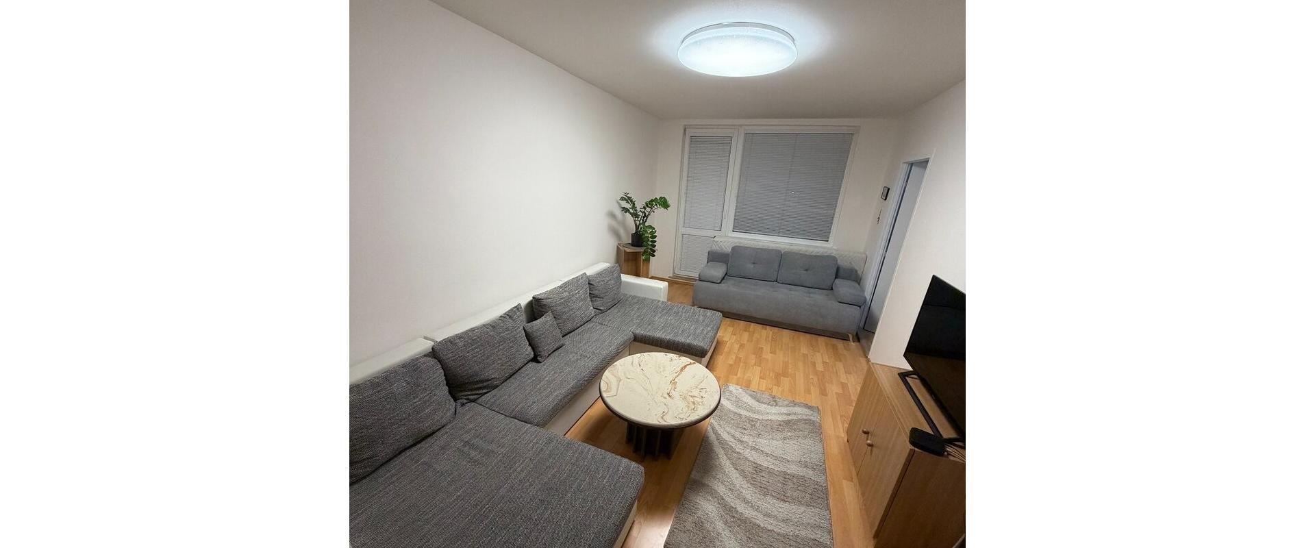 Kompletne zariadený 3-izbový byt s balkónom na Moldavskej ulici v Košiciach-Terasa