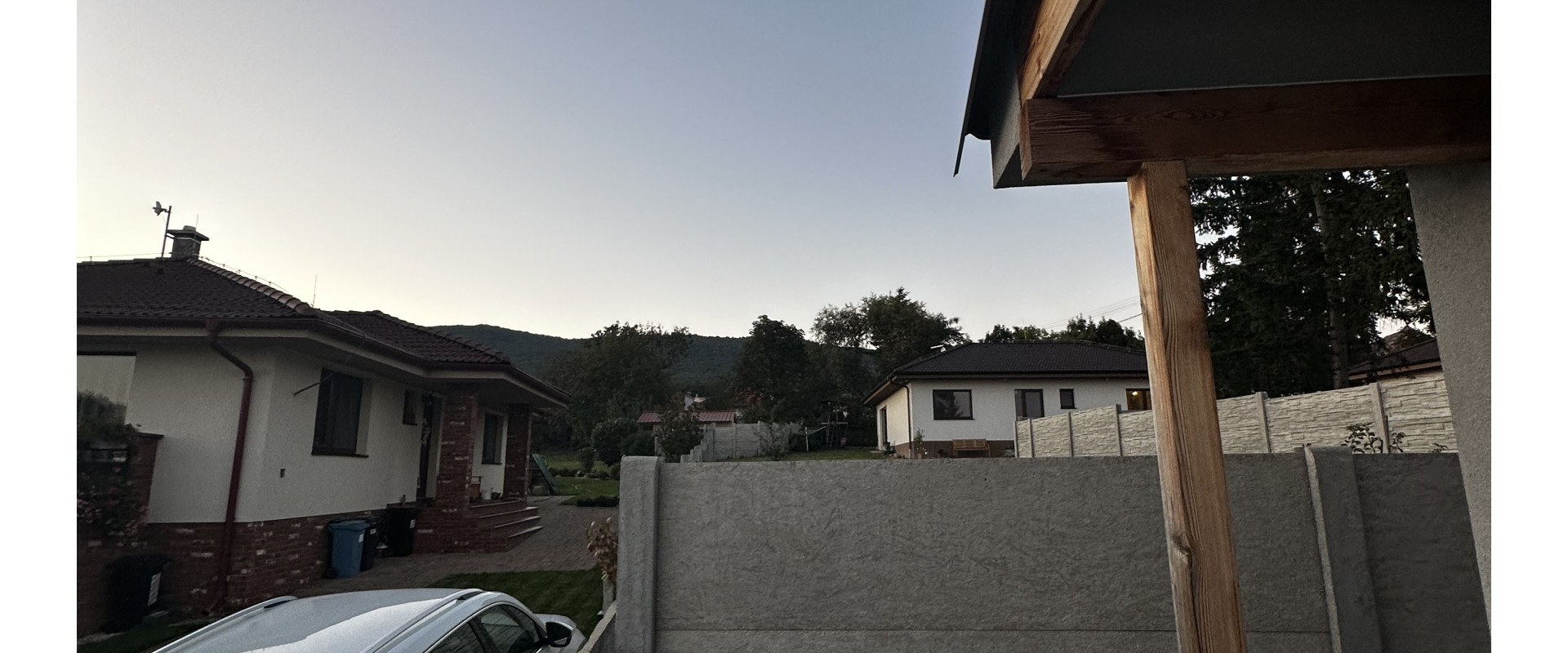 NA PREDAJ 2-izbový drevodom s terasou, nízke náklady, ticho, zeleň – Nitra