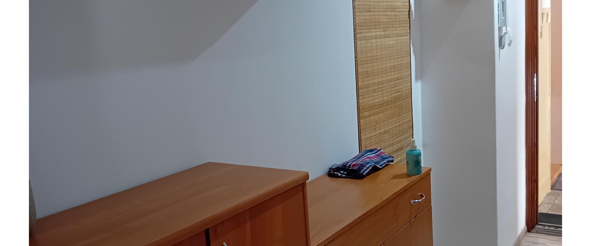 Zariadený 2 izbový byt s balkónom