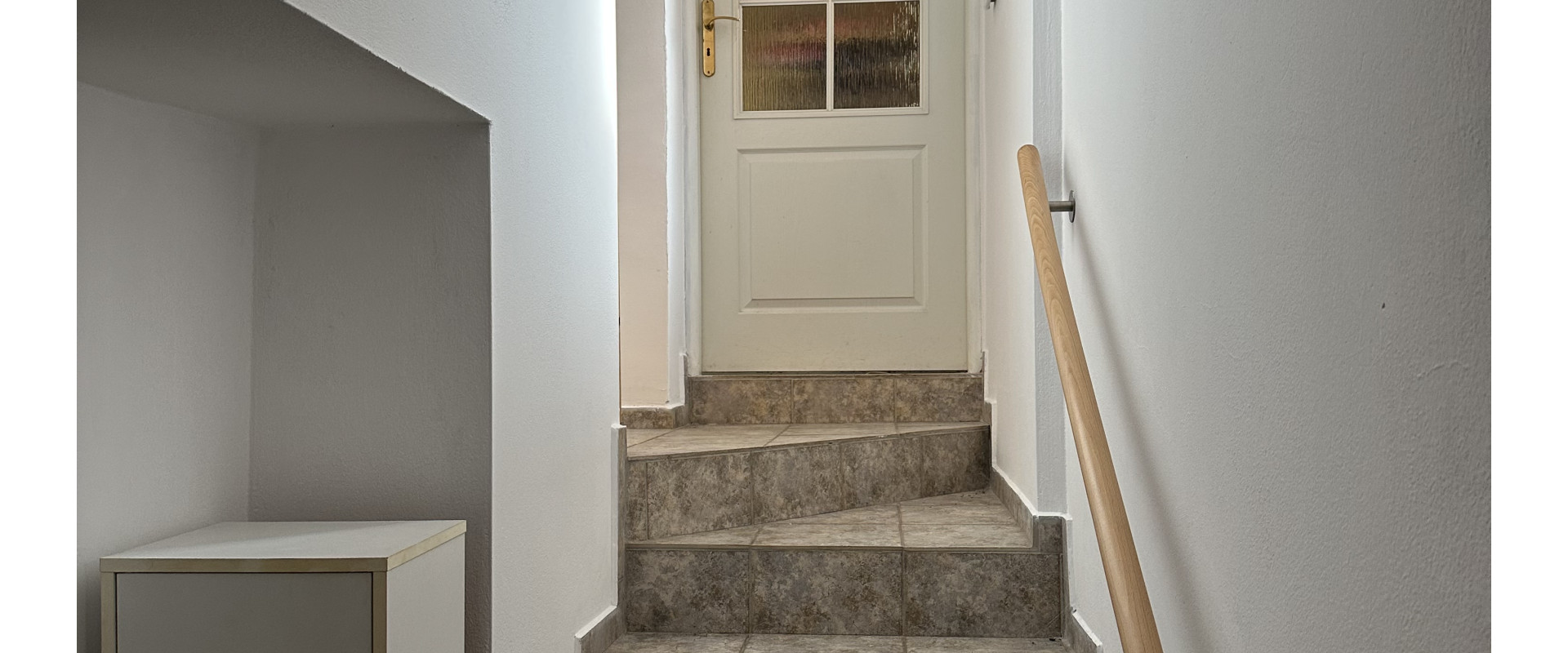 NOVÁ CENA ! Priestranný 5-izbový rodinný dom s dvoma garážami