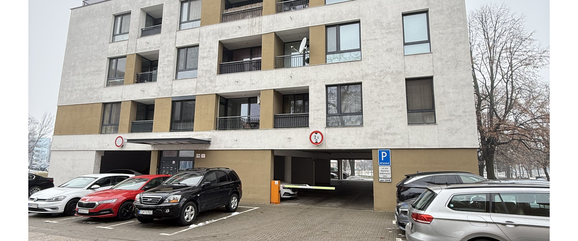 ZNÍŽENÁ CENA-Garážové parkovacie miesto Šamorín- Gazdovský Rad