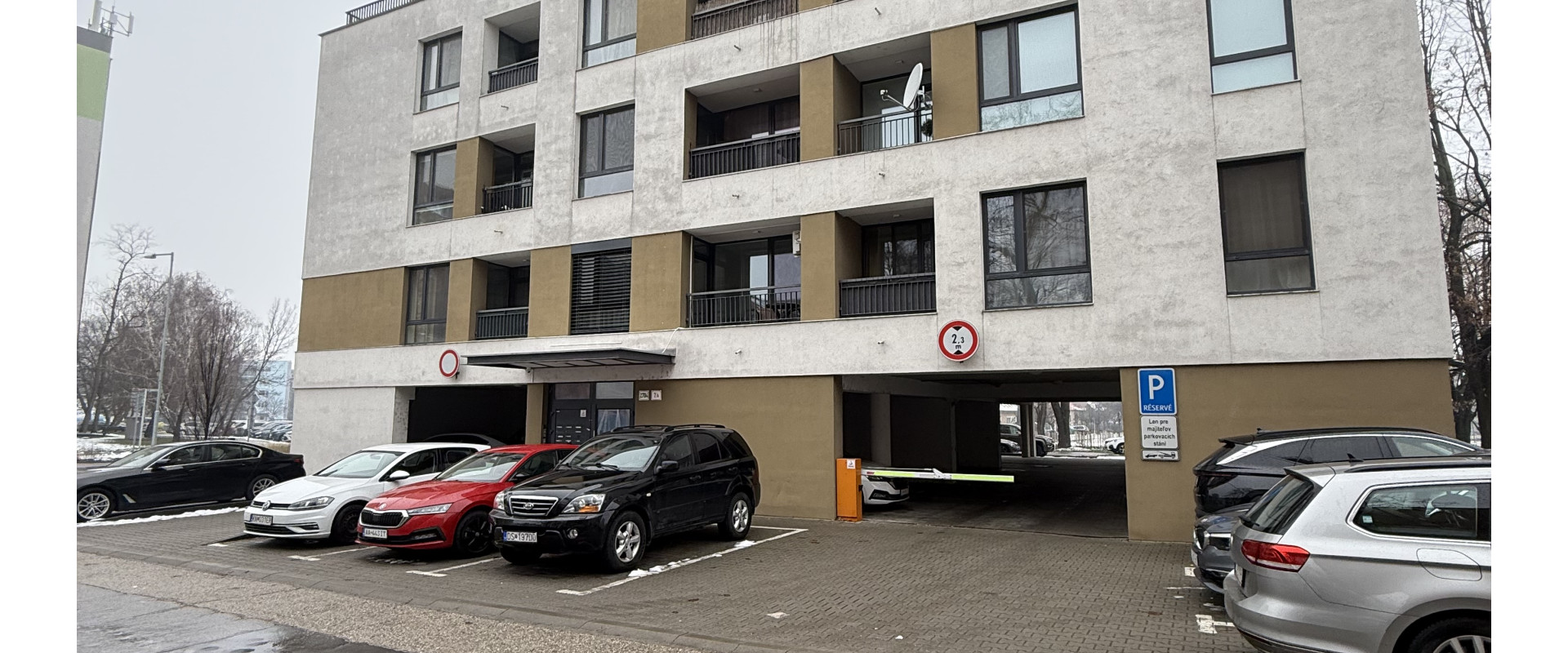 ZNÍŽENÁ CENA-Garážové parkovacie miesto Šamorín- Gazdovský Rad