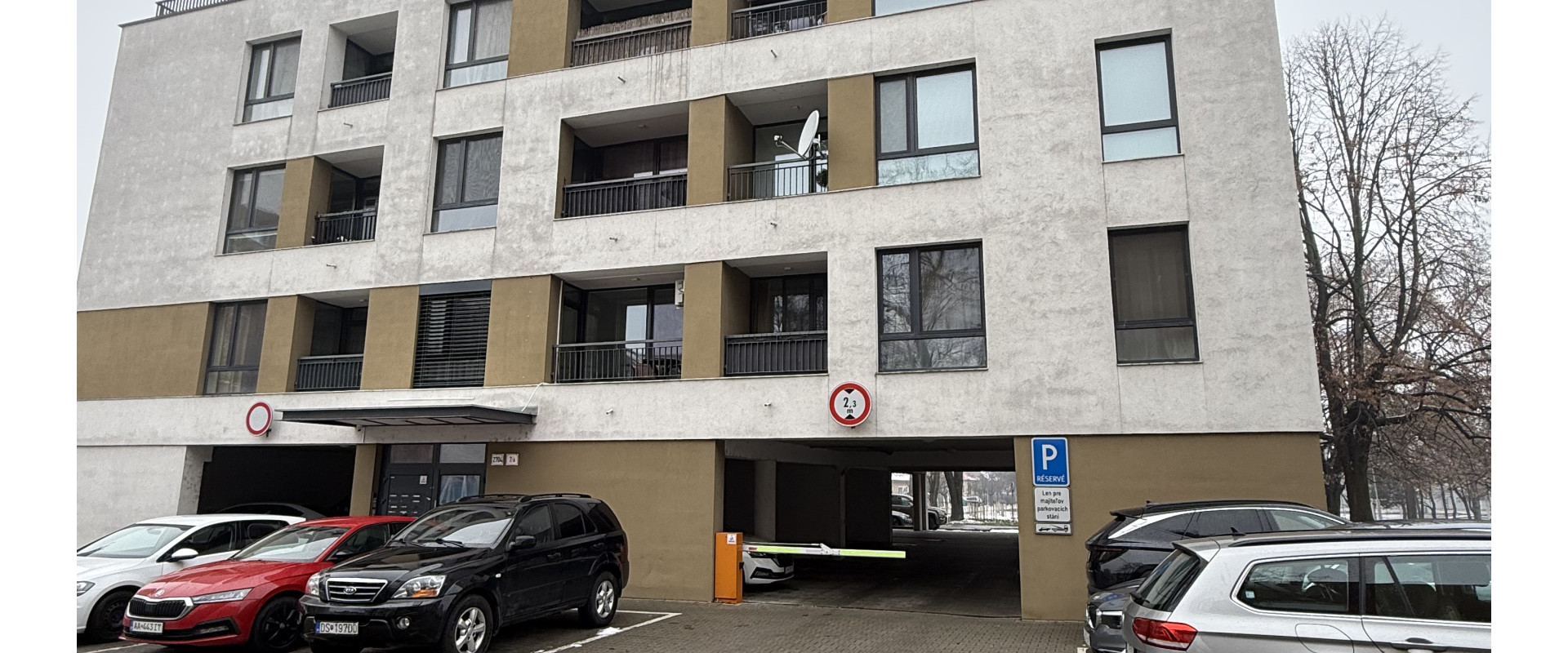 ZNÍŽENÁ CENA-Garážové parkovacie miesto Šamorín- Gazdovský Rad