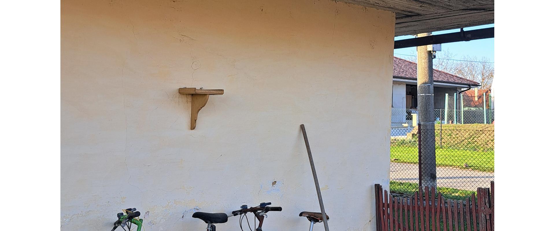 Útulná chalupa s veľkým pozemkom 14 min od Podhájskej