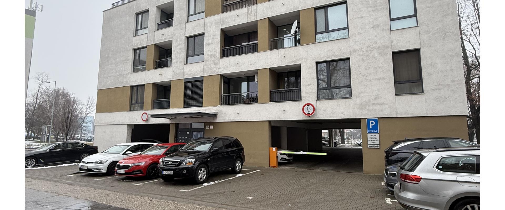 Na Prenájom-Garážové parkovacie miesto Šamorín- Gazdovský Rad