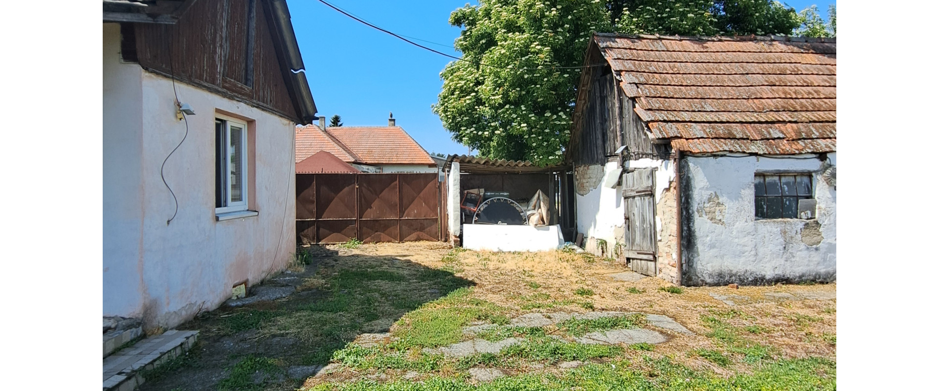 Rodinný dom v strede obce KAVA + investícia do budúcnosti