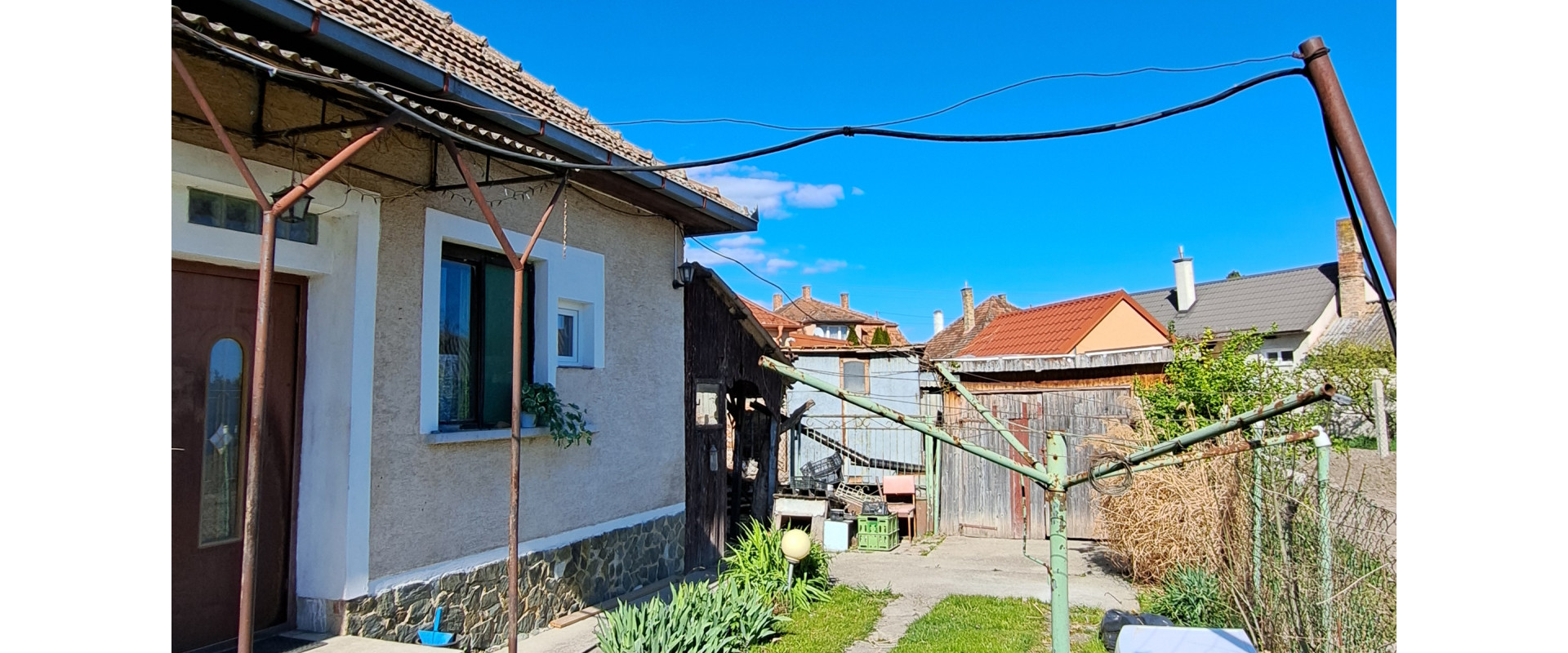 PREDANÉ! Dom  za dobrú cenu v obci BAKA/40 km od Bratislavy