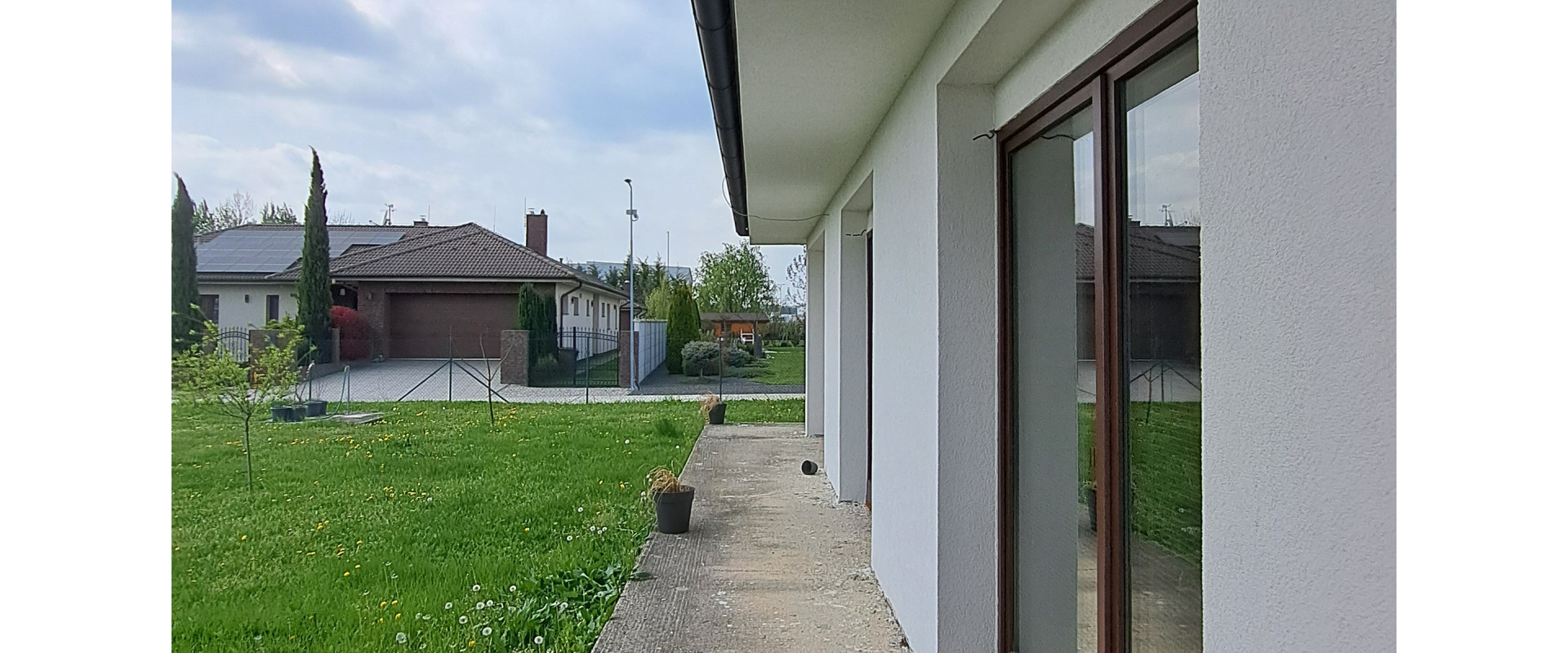 BÝVAJTE A PODNIKAJTE - priestranný rod.dom 30 min od BA - 3D